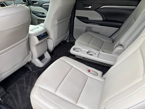 Used 2019 Toyota Highlander Limited image 19