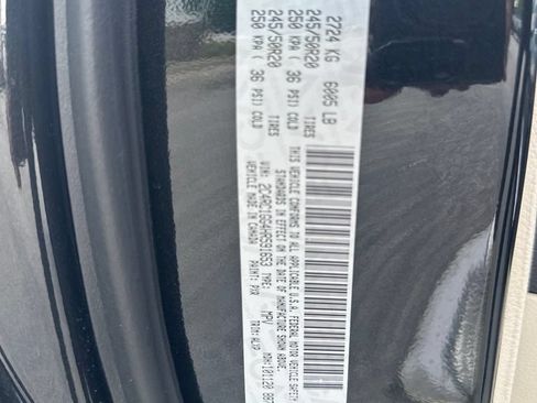 Used 2017 Chrysler Pacifica Limited FWD image 11