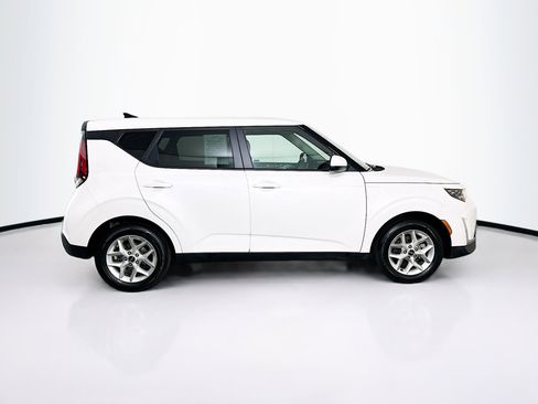Used 2025 Kia Soul LX w/ LX Technology Package FWD image 10