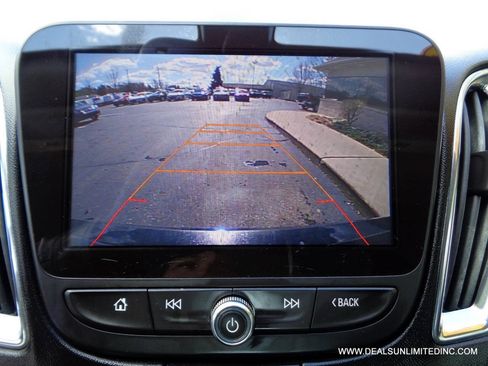 Used 2017 Chevrolet Malibu LT FWD image 12