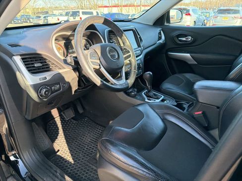 Used 2018 Jeep Cherokee Latitude Plus w/ Comfort/Convenience Group image 11