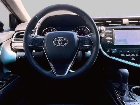 Used 2018 Toyota Camry XSE FWD image 5