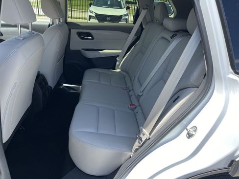 Used 2025 Nissan Rogue SL image 13