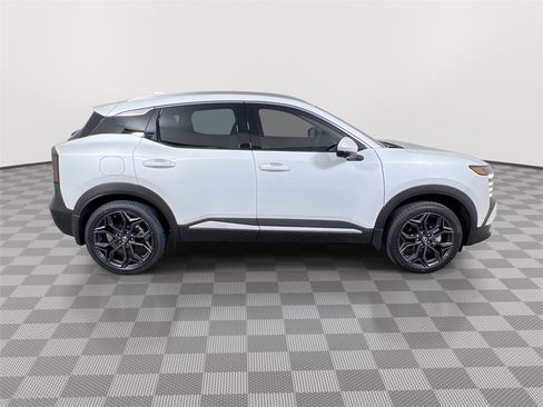 New 2025 Nissan Kicks SR image 9