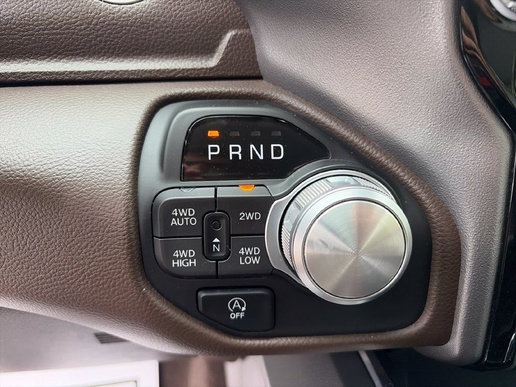 Used 2025 RAM 1500 Laramie AWD/4WD image 23