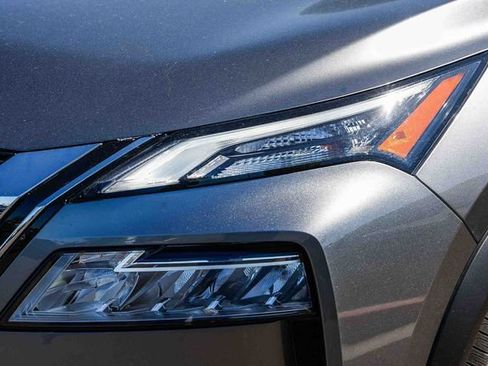 Used 2023 Nissan Rogue SV image 8