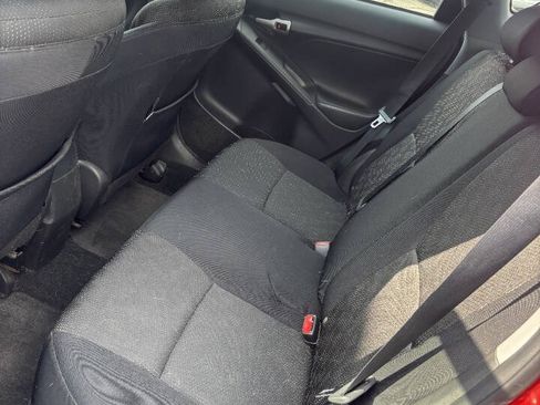 Used 2009 Pontiac Vibe w/ Preferred Package FWD image 4