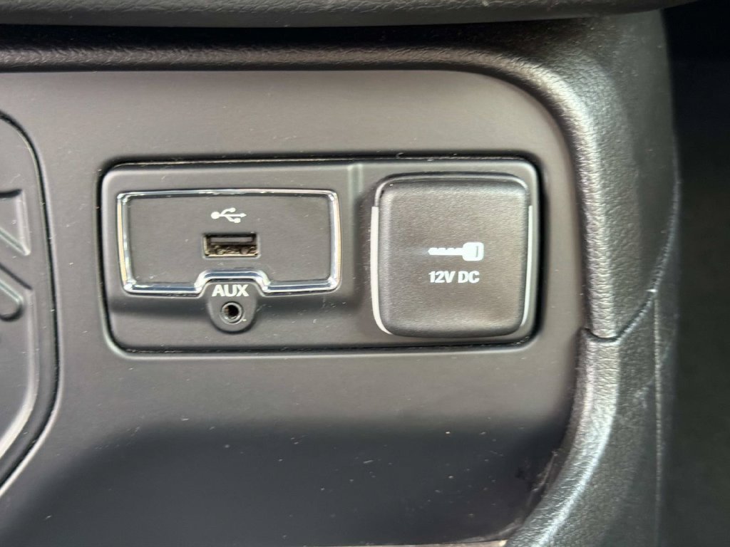 Used 2016 Jeep Renegade Latitude FWD image 29
