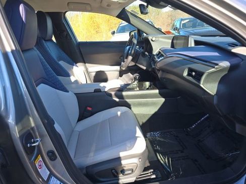 Used 2019 Lexus UX 250h image 16