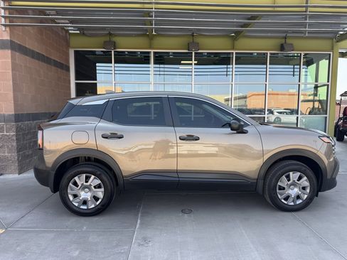 Used 2025 Nissan Kicks S image 8