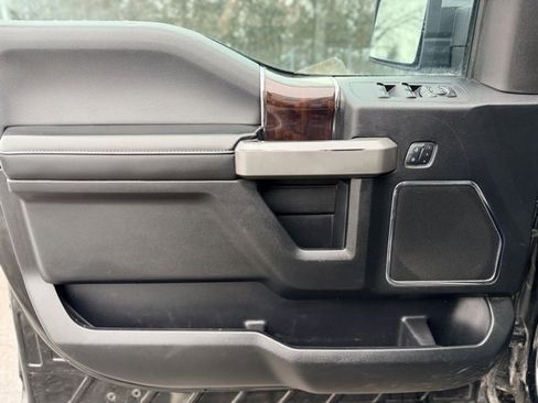 Used 2015 Ford F150 Platinum w/ Equipment Group 701A Luxury image 20