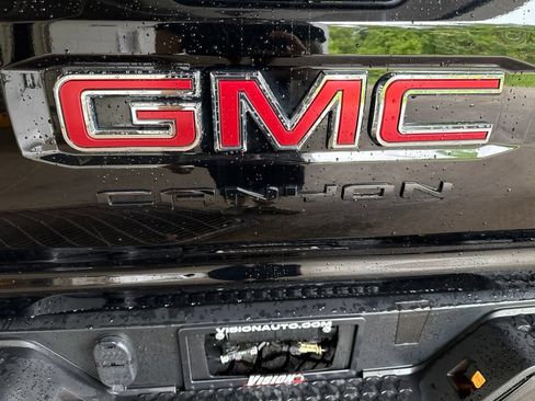 Used 2024 GMC Canyon AT4X AWD/4WD image 17