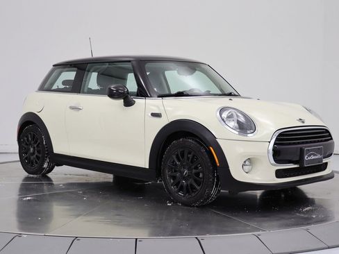 Used 2019 MINI Cooper 2-Door Hardtop image 7