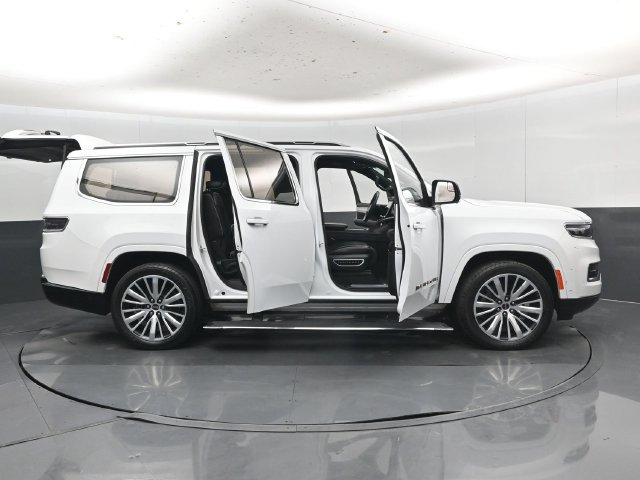 Used 2023 Jeep Grand Wagoneer Series III AWD/4WD image 60