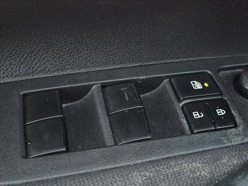 Used 2021 Toyota Corolla LE FWD image 9