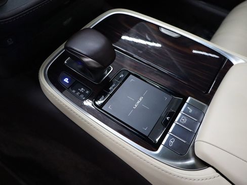 Used 2020 Lexus LS 500 w/ Interior Upgrade Package image 23