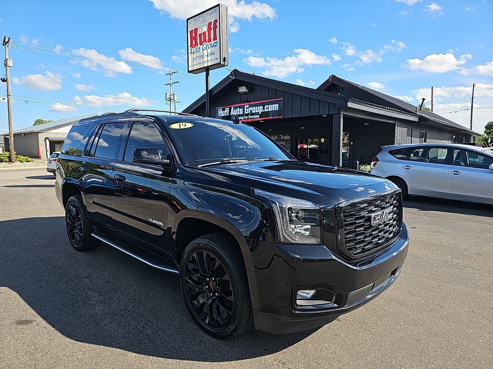 Used 2019 GMC Yukon SLT AWD/4WD image 1