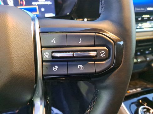 Used 2024 Chevrolet Colorado ZR2 w/ ZR2 Convenience Package III image 17