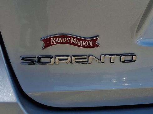 Used 2019 Kia Sorento AWD V6 image 30