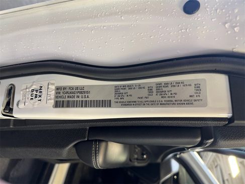 Used 2023 Jeep Grand Cherokee L Laredo image 31