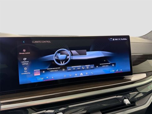 Used 2024 BMW X7 xDrive40i w/ Executive Package AWD/4WD image 15
