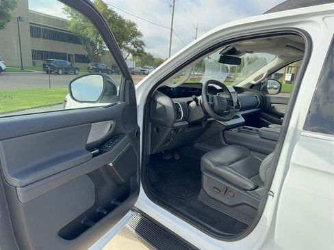 Used 2025 Ford Expedition Active AWD/4WD image 7