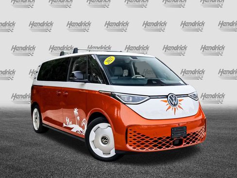 Used 2025 Volkswagen ID. Buzz 1st Edition RWD image 2