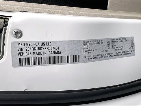 Used 2023 Chrysler Pacifica Touring-L image 34