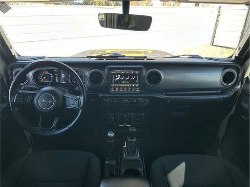 Used 2022 Jeep Gladiator Sport image 18