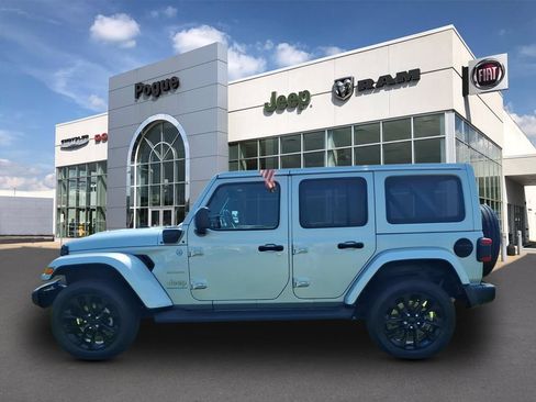 Used 2023 Jeep Wrangler Unlimited Sahara w/ Cold Weather Group AWD/4WD image 6
