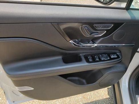 Used 2024 Lincoln Corsair AWD image 13