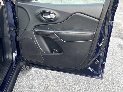 Used 2016 Jeep Cherokee Limited image 10