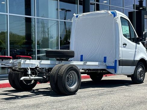Used 2024 Mercedes-Benz Sprinter 4500 image 6