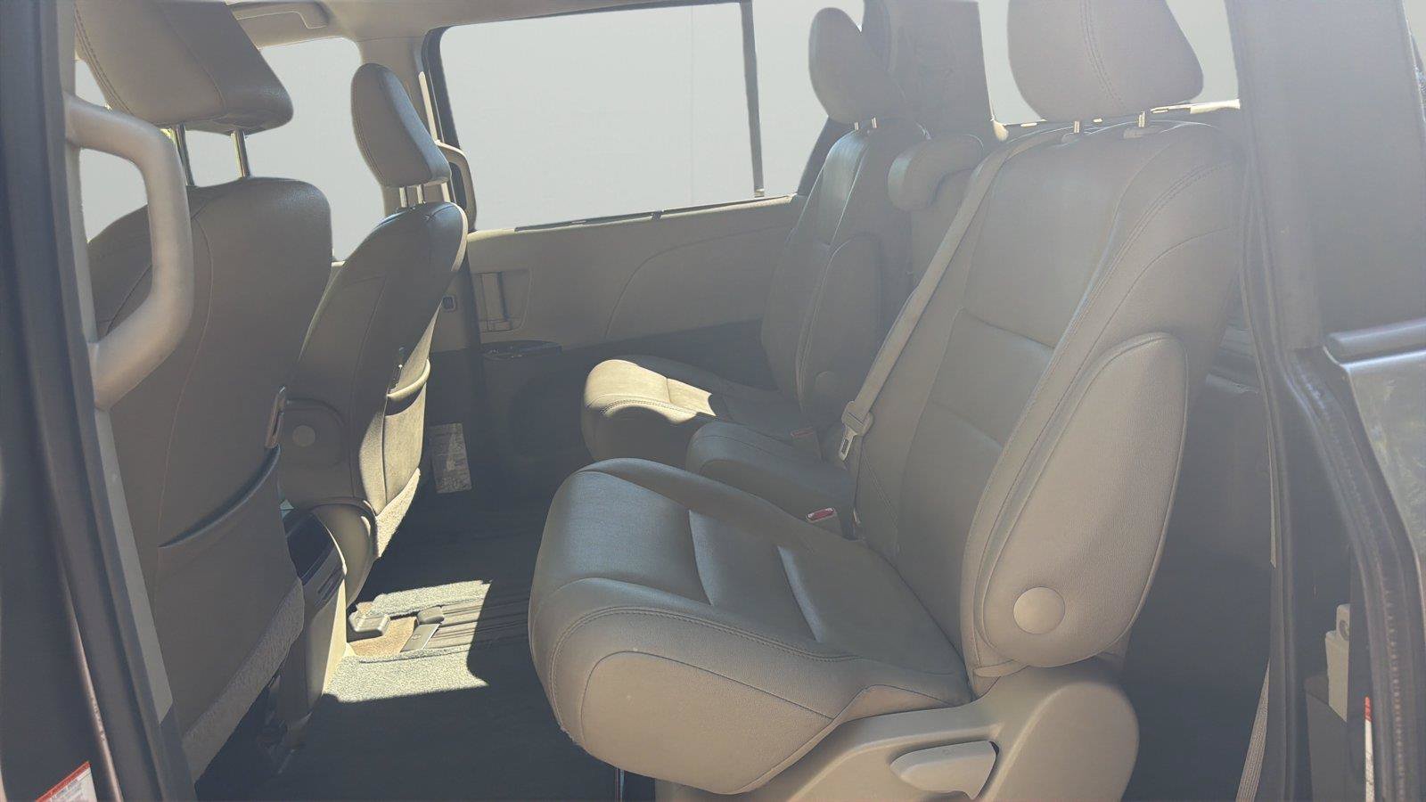Used 2017 Toyota Sienna XLE w/ Cargo Management Package FWD image 11