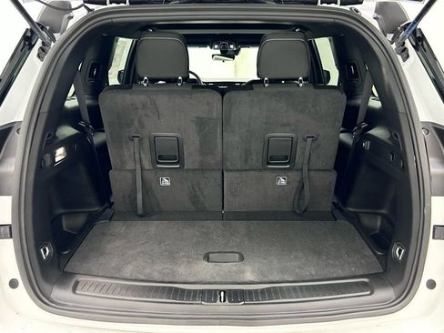 New 2025 Jeep Grand Cherokee L Laredo image 8