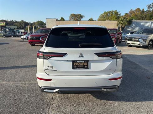 New 2026 Mitsubishi Outlander SE image 5