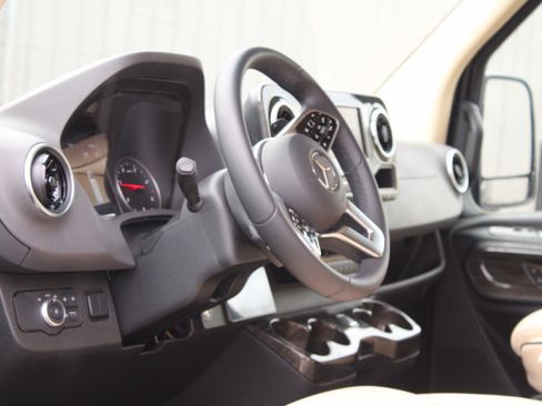 Used 2023 Mercedes-Benz Sprinter 3500 image 35