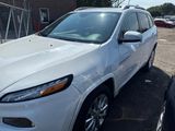 Used 2018 Jeep Cherokee Overland image 2