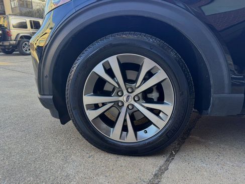 Used 2020 Ford Explorer Platinum w/ Premium Technology Package image 43