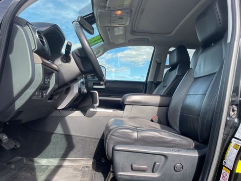 Used 2018 Toyota Tundra Limited w/ Limited Premium Package AWD/4WD image 12