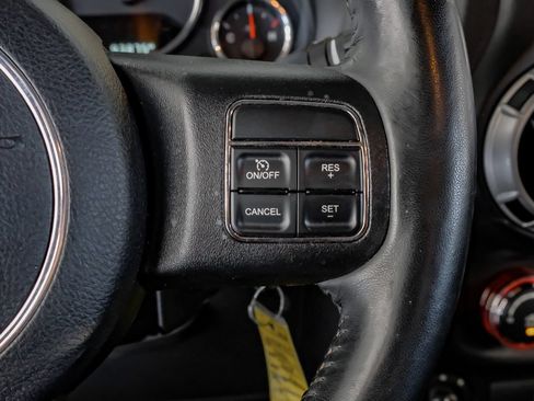 Used 2016 Jeep Wrangler Unlimited Sahara w/ Connectivity Group AWD/4WD image 17