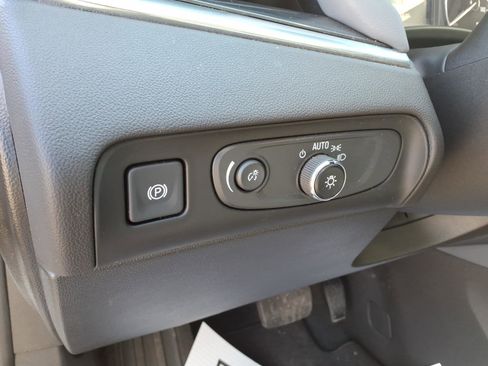 Used 2021 Buick Enclave Essence w/ Sport Touring Edition image 23