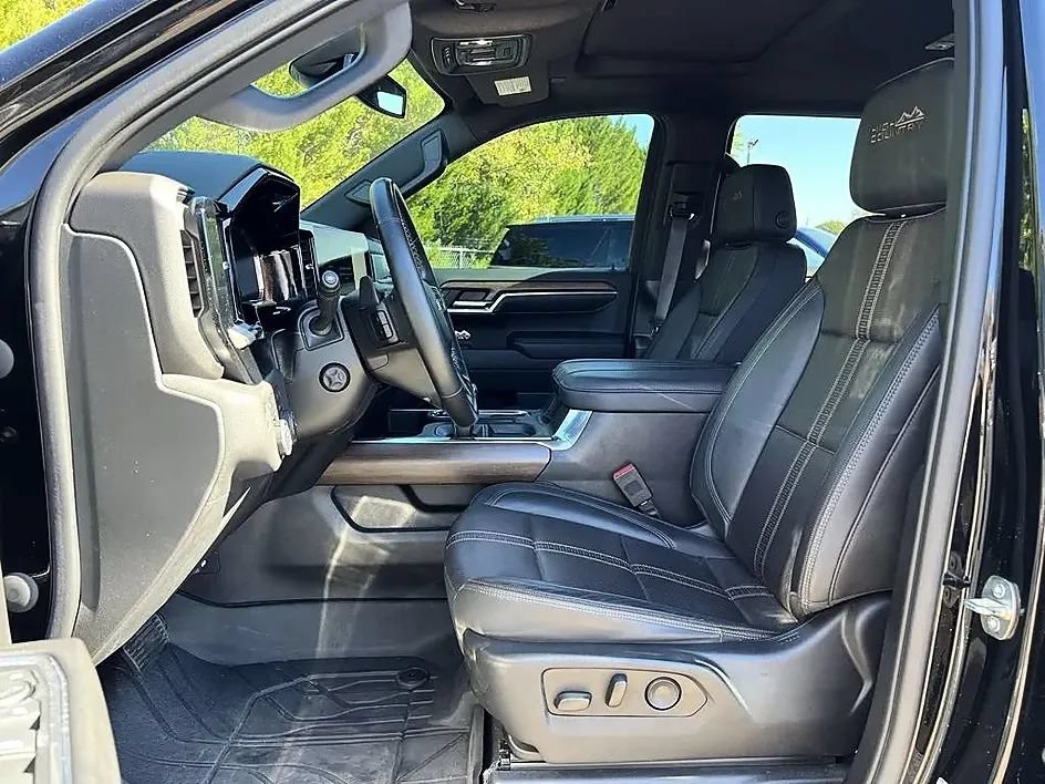 Used 2023 Chevrolet Silverado 1500 High Country w/ High Country Premium Package AWD/4WD image 11