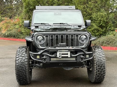 Used 2025 Jeep Wrangler Unlimited Rubicon image 2