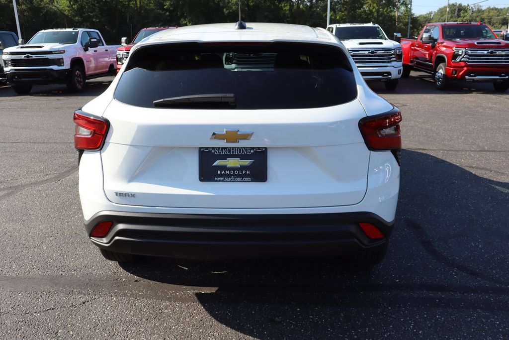 New 2026 Chevrolet Trax LS w/ LS Convenience Package FWD image 24
