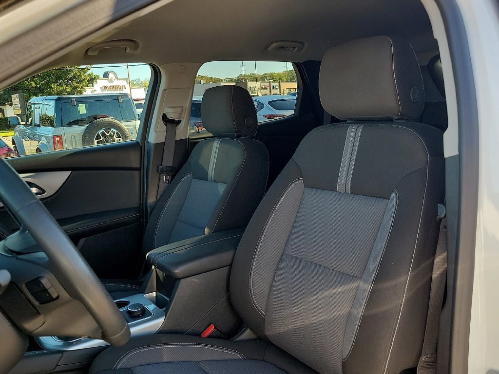 Used 2025 Chevrolet Blazer LT FWD image 13