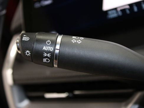 Used 2024 Cadillac XT4 Premium Luxury image 33