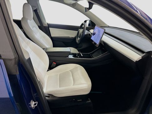 Used 2020 Tesla Model Y Long Range image 34