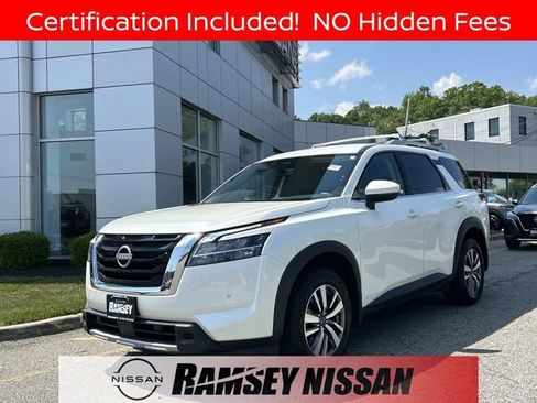 Certified 2024 Nissan Pathfinder SL AWD/4WD image 1