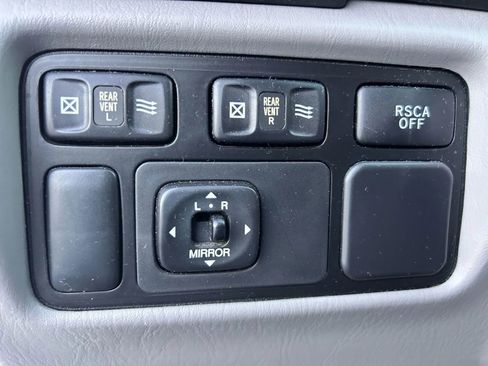 Used 2005 Toyota Land Cruiser image 16